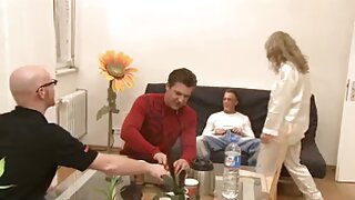 Dasha zaprasza swoją młodą i seksowną kochankę i jest gotowa, aby jej dziewicze dni się skończyły. - 2022-02-24 21:27:49